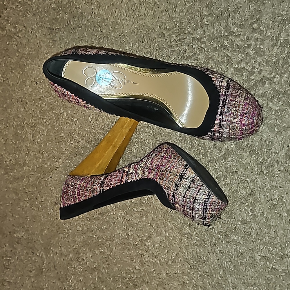 Jessica Simpson size 7.5